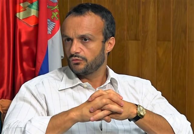 Прави министар информисања у Србији и Црној Гори је Беба Поповић