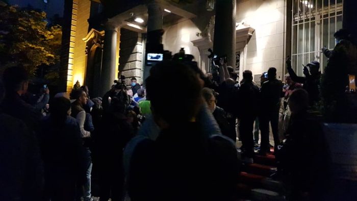 После синоћњег протеста испред председништва секташ Вучић је данас погубио живце (фото, видео)