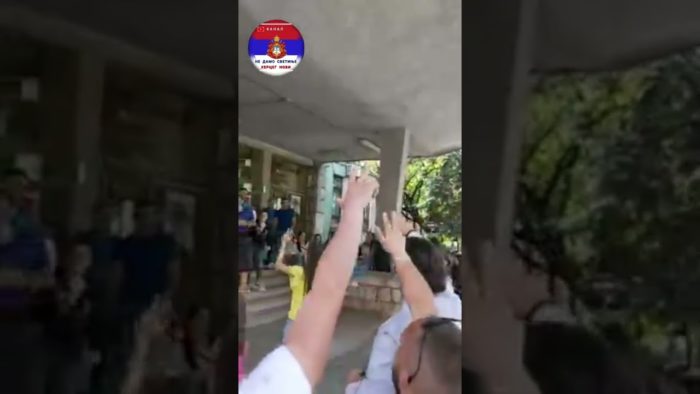Maturanti U Crnoj Gori Slave Uz Podignuta Tri Prsta I Vidovdan Video