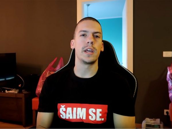 Анђелковић: Вучић од Баке Прасета прави новог “Белог Прелетачевића”