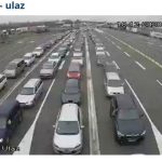 Гужве на грници и радови на путевима: Возачи чекају и до 4 сата