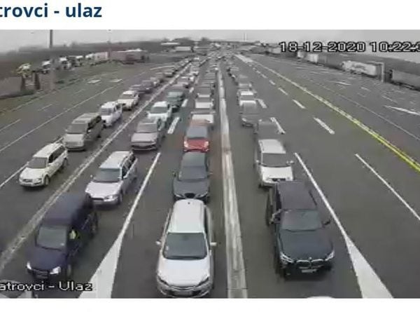 Потпуни колапс на граници: Преко 15 аутобуса и километри аутомобила на Батровцима