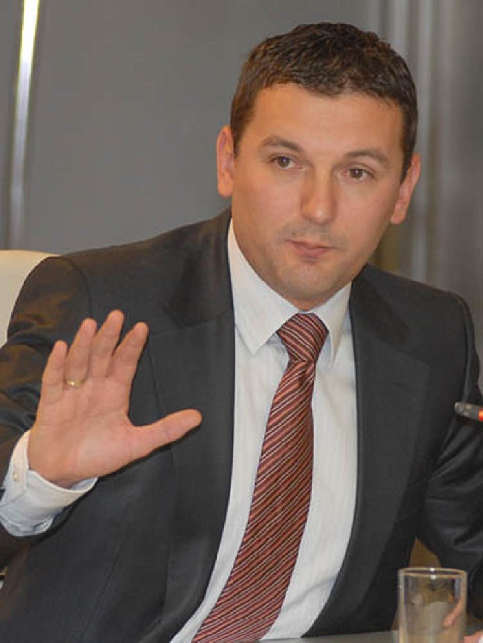 "Жути" Бранко Радујко, директор Управе царина – нови генерални секретар ...