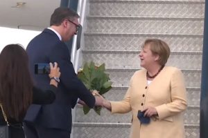 Немачки медији: Да ли се Ангела Меркел ВРАЋА на велика врата у политику?