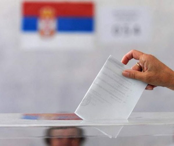 Манојловић: Вучић не сме да распише изборе, јер чак ни уз крађу нема већину