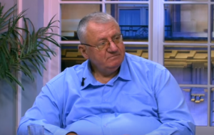 ШЕШЕЉ СЕ ИЗБЛАМИРАО: Исмевају га на друштвеним мрежама-„ја (ни)сам био Трамповац!“