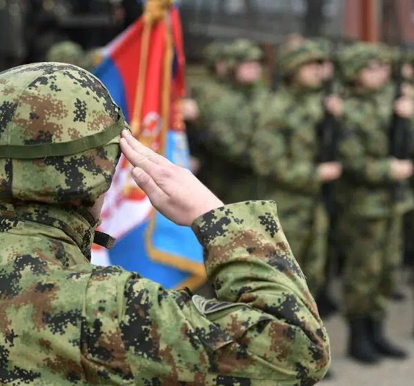 (ВИДЕО) Војска Србије вежба пуцање на сред улице! Мештани Стубице узнемирени од…