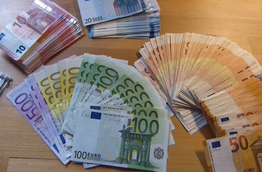 ОПРЕЗ ПРИ ЗАДУЖИВАЊУ: Стручњаци упозоравају на нове каматне ризике