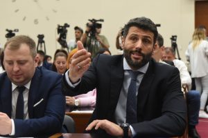 Бошковић: Шапић као пијани милионер, разбације се народним парама