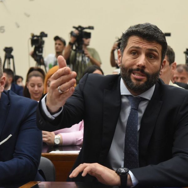 Шапић без блама: Само сам је одгурнуо, да бих се одбранио од њеног супруга