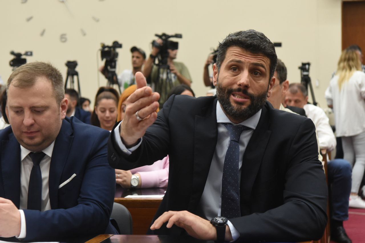 Бошковић: Шапић као пијани милионер, разбације се народним парама