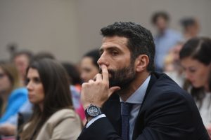 Шапићева реакција на Вучићеву најаву људских робота у Србији хит на мрежама ВИДЕО