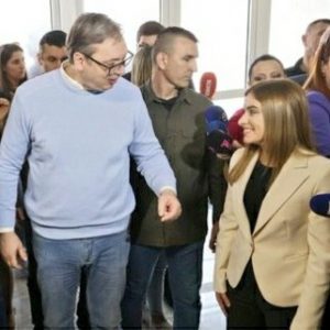 Вучић, будући премијер: Кампања кроз прорежимске медије