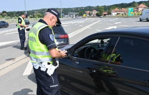 МУП издао хитно упозорење пред викенд: Важно је за све који седају за волан