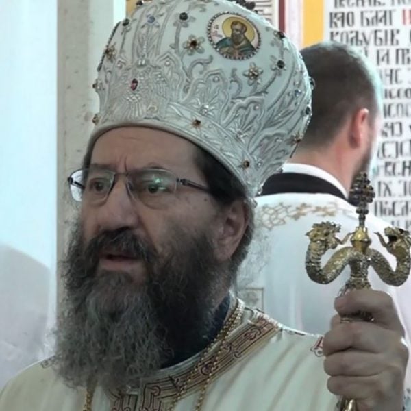 Владику који је бранио студенте шаљу у манастир код владике који их је називао усташама