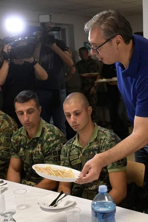 Вучић хапси полицију и војску: Слао…