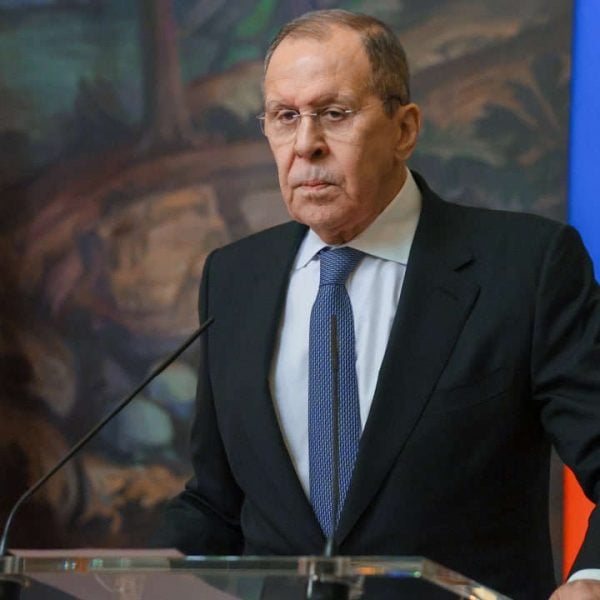 Од „има ли овде Срба“ до „има ли у Кремљу Руса“: Лавров као срамотни Вучићев адвокат