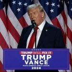 Доктор Адам Џејмс тврди: Трамп доживео мождани удар пред камерама у Белој кући