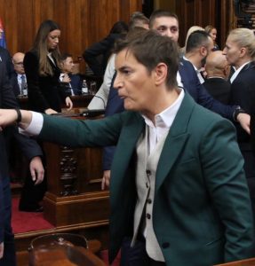 Вучићев „козметички ремонт“ изборног система у Скупштини као залет за нову крађу