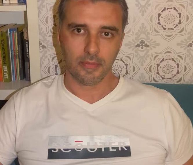Манојловић: Тешко народу кога Вучић брани, а Синиша Мали храни