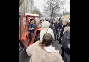 Пољопривредници из Мрчајеваца радикализују протест: Најављују тоталну блокаду