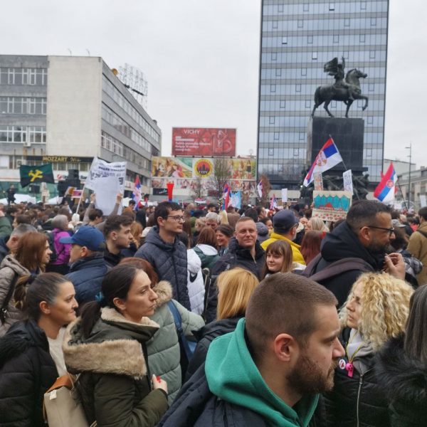 Студенти и грађани у Нишу на протесту: Влада да врати три департмана Филозофском факултету