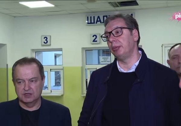 (ВИДЕО) Меденица: Вучић дао криминалцу Вуксановићу полицијско обезбеђење, он после бије студенте