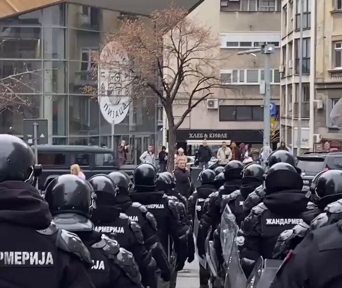 Полицајци у улози кућних љубимаца српског подземља