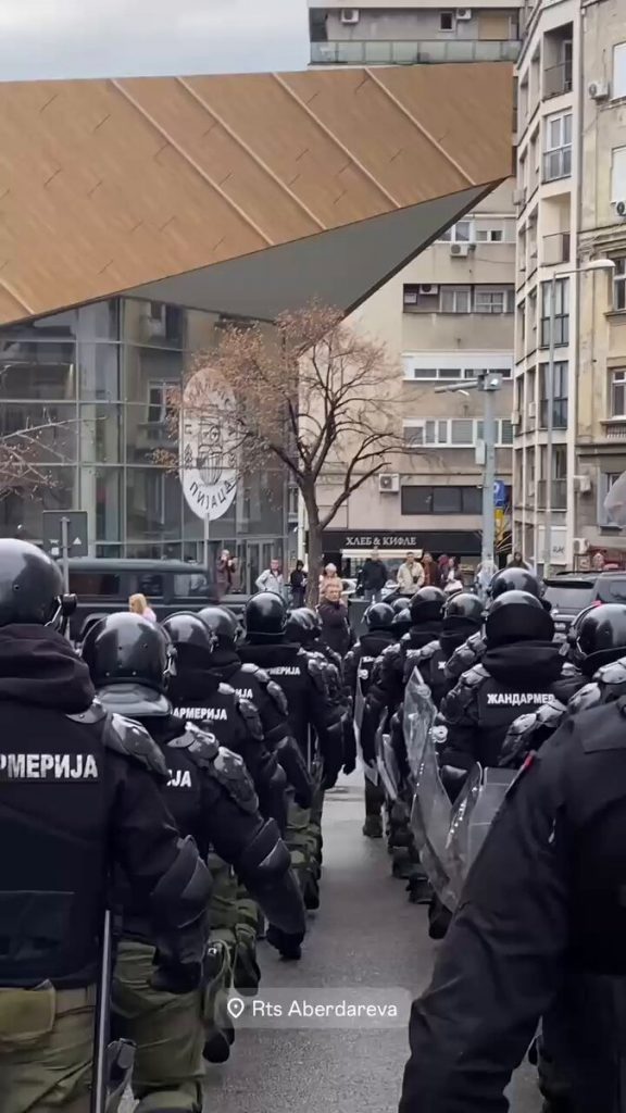 Хуље са значком: Они мушкост немају, понизне кукавице које народ проклиње
