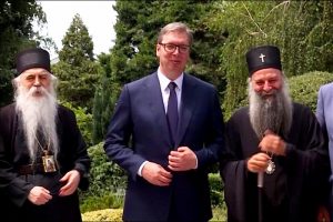 Орден за новомученика Вучића: Недостојне ћаци владике поново скрнаве СПЦ