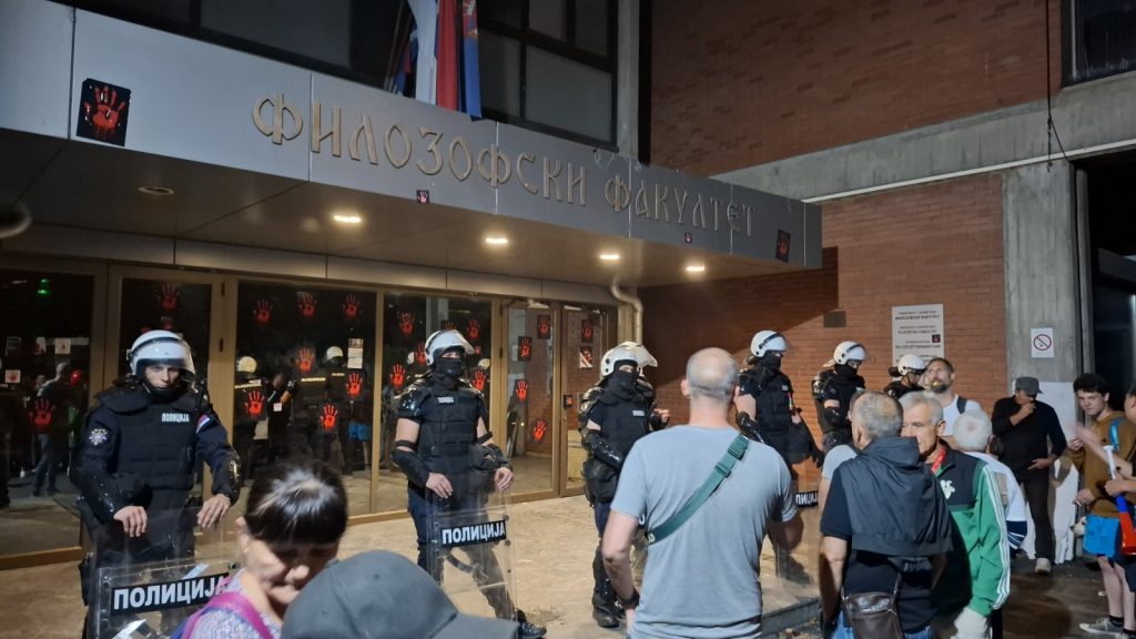 У Србији је криминална фаланга на власти, криминалцима универзитети нису потребни