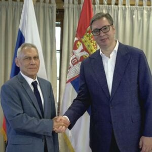 Вучић добио две понуде за крађу избора? Коју год да одабере – обиће му се о главу