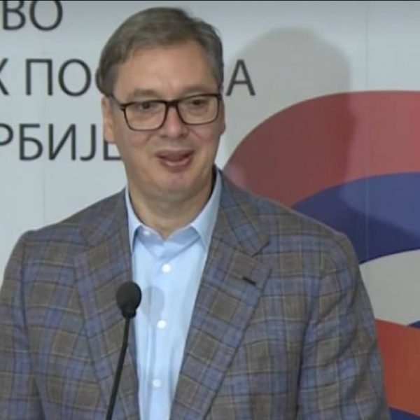 „Највеће плате у историји“: Како је Вучић „украо“ вест од Завода за статистику