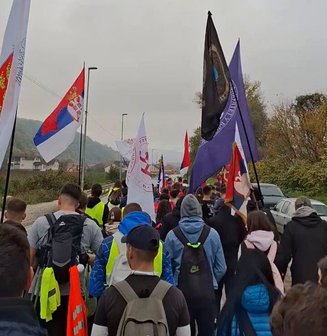 У вези три колоне које најављује опозиција