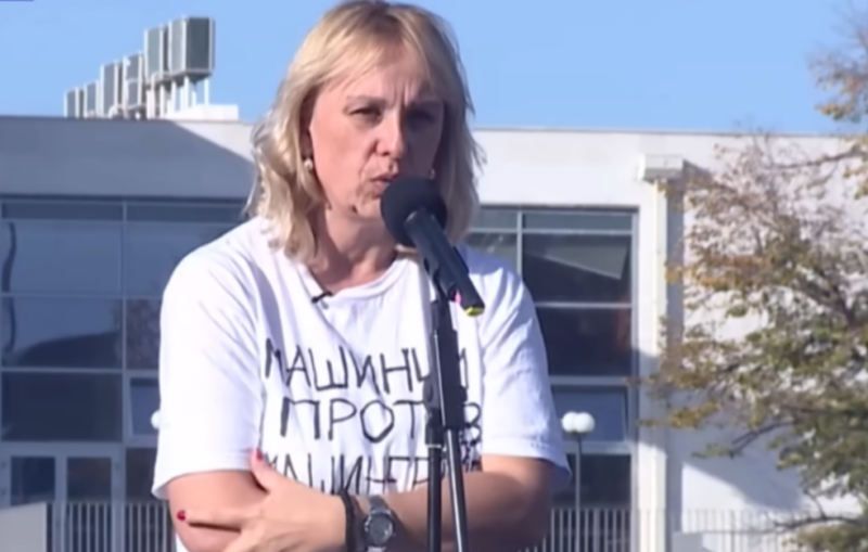 Вучић јој прво убио сина, сад би да шаље Дијану Хрку у затвор! За 16 мртвих у Н. Саду нико не одговара – мајку жртве хапсе због протеста