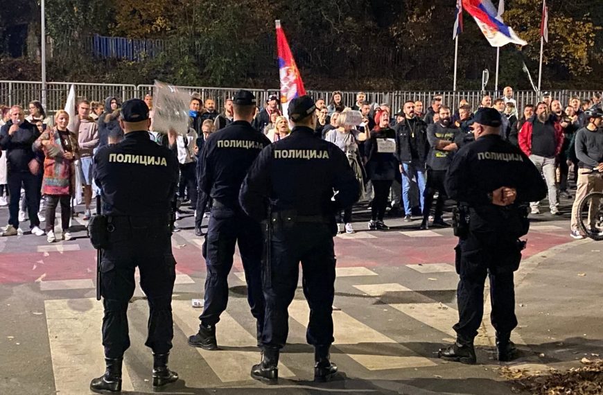 Студенти у блокади: Петоро наших колега приведено због протеста испред Ректората