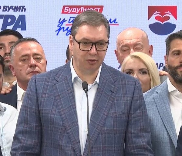 Вучић спрема изборну крађу невиђених размера: Број држављанстава скочио са 60 на преко 350 дневно