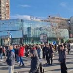 Новосадски студенти и грађани одали пошту страдалима ВИДЕО на Железничкој станици