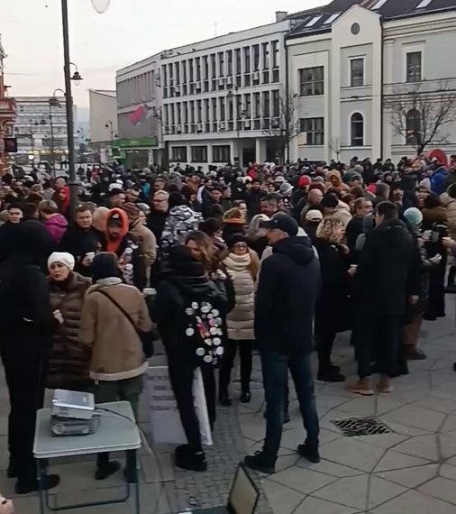 Протест у Чачку због прогона грађана који су прекинули концерт Ане Бекуте