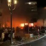 Ово је тренутак кад је избио стравичан пожар током дочека (ВИДЕО)