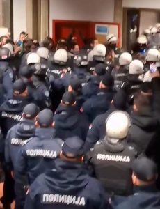 Академски пленум:Циљ власти да полиција избаци професоре и студенте са факултета