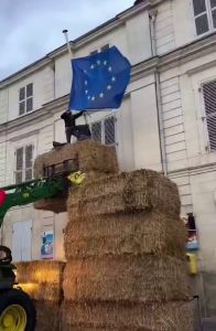 Хаос широм ЕУ: Пољопривредници устали против историјског споразума