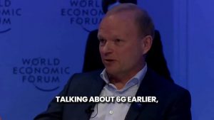Шокантно предвиђање из Давоса: До 2030. телефоне ћемо имплементирати у људска тела