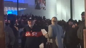 Присталице СНС напуниле Позоришни трг у НС пола сата пре окупљања студената