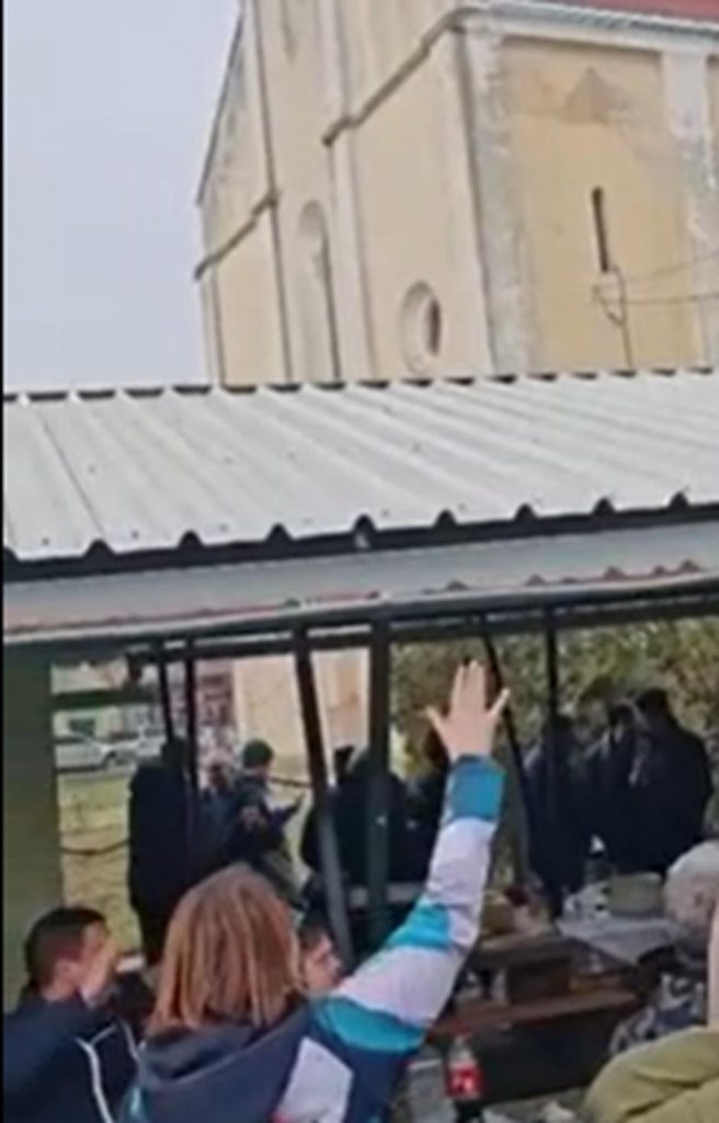 Студенти ушли на „Чварак фест“ и певали „Пада Влада“