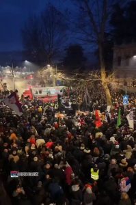 Погледајте снимак дроном са протеста „Ваљево памти“: Река људи на улицама ВИДЕО