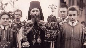 Владика који је спасио 2.800 деце,а власт га дочекала камењем: Истина о Иринеју