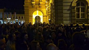 Новосађани блокирали раскрсницу код Српског народног позоришта