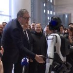 Паровић: Вучић не сме да дозволи кинеске роботе у Србији због Трампа