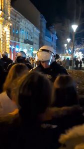 Студент о присталицама СНС испред СНП: Већином нису Новосађани, довезени људи…